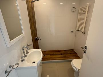 ALQUILER 24 MESES DEPARTAMENTO 2 AMBIENTES CON BALCON - COCHERA - TERRAZA PROPIA