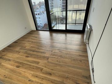 ALQUILER 24 MESES DEPARTAMENTO 2 AMBIENTES CON BALCON - COCHERA - TERRAZA PROPIA