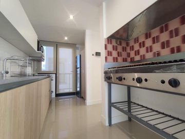 ALQUILER 24 MESES DEPARTAMENTO 2 AMBIENTES CON BALCON - COCHERA - TERRAZA PROPIA