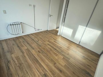 ALQUILER 24 MESES DEPARTAMENTO 2 AMBIENTES CON BALCON - COCHERA - TERRAZA PROPIA