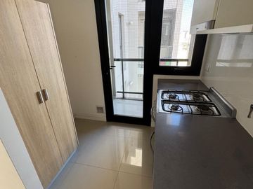 ALQUILER 24 MESES DEPARTAMENTO 2 AMBIENTES CON BALCON - COCHERA - TERRAZA PROPIA