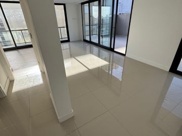 ALQUILER 24 MESES DEPARTAMENTO 2 AMBIENTES CON BALCON - COCHERA - TERRAZA PROPIA