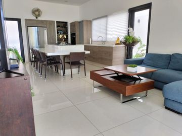 Casa en VENTA con espectacular vista al campo de golf, en fracc. Club de Golf Villa Rica