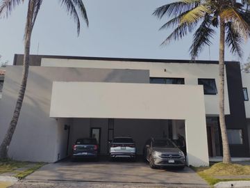 Casa en VENTA con espectacular vista al campo de golf, en fracc. Club de Golf Villa Rica