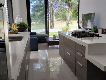 Casa en VENTA con espectacular vista al campo de golf, en fracc. Club de Golf Villa Rica