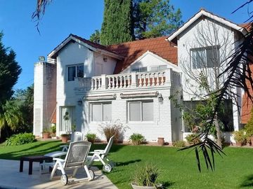 APTO CREDITO!! Casa en Country Club Privado Loma Verde - Escobar