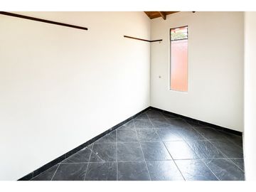 VENTA DE CASA DE 2 PISOS, EN EL CASTILLO, JAMUND