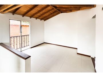 VENTA DE CASA DE 2 PISOS, EN EL CASTILLO, JAMUND
