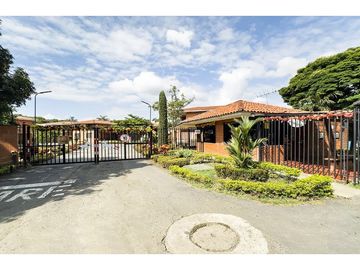 VENTA DE CASA DE 2 PISOS, EN EL CASTILLO, JAMUND