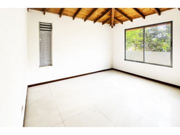 VENTA DE CASA DE 2 PISOS, EN EL CASTILLO, JAMUND