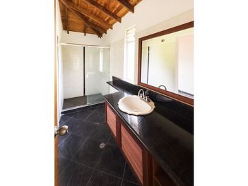 VENTA DE CASA DE 2 PISOS, EN EL CASTILLO, JAMUND