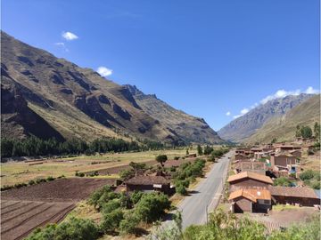 VENDO TERRENO DE 8000 M2 A PIE DE PISTA VALLE SAGRADO PISAC CUSCO PERU