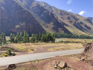 VENDO TERRENO DE 8000 M2 A PIE DE PISTA VALLE SAGRADO PISAC CUSCO PERU