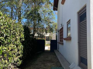 RENTA DE CASA EN FRACCIONAMIENTO CLUB DE GOLF LOS ENCINOS EN LERMA