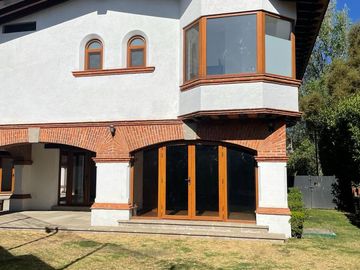 RENTA DE CASA EN FRACCIONAMIENTO CLUB DE GOLF LOS ENCINOS EN LERMA