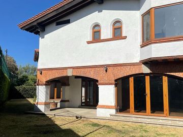 RENTA DE CASA EN FRACCIONAMIENTO CLUB DE GOLF LOS ENCINOS EN LERMA