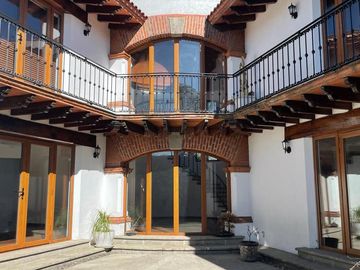 RENTA DE CASA EN FRACCIONAMIENTO CLUB DE GOLF LOS ENCINOS EN LERMA