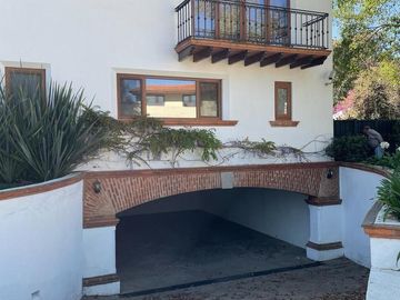 RENTA DE CASA EN FRACCIONAMIENTO CLUB DE GOLF LOS ENCINOS EN LERMA
