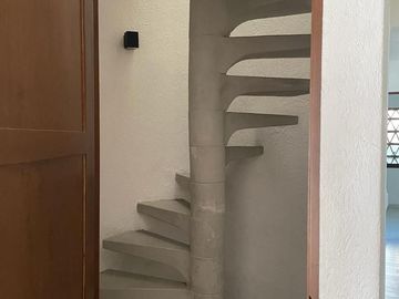 RENTA DE CASA EN FRACCIONAMIENTO CLUB DE GOLF LOS ENCINOS EN LERMA