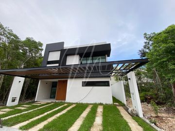 Casa en Venta en Vía Cumbres, Cancún