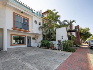 Casa en Venta en Fraccionamiento Villa Esmeralda Jarretaderas, Nuevo Vallarta.