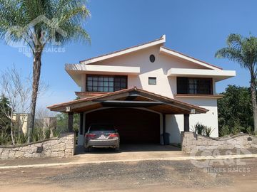 Residencia en Venta ubicada en Fraccionamiento Residencial Campestre El Telefre