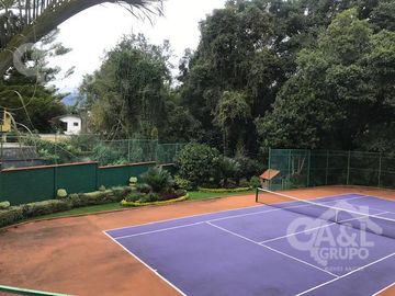 Casa en venta un piso con Alberca Cancha de Tenis  Fraccionamiento Residencial Coapexpan
