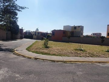 Excelente casa en fraccionamiento cerrado en Tecámac a 5 min del aeropuerto.