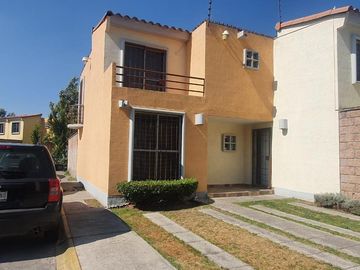 Excelente casa en fraccionamiento cerrado en Tecámac a 5 min del aeropuerto.