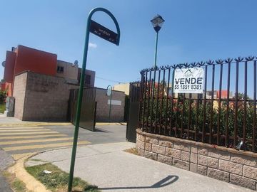 Excelente casa en fraccionamiento cerrado en Tecámac a 5 min del aeropuerto.