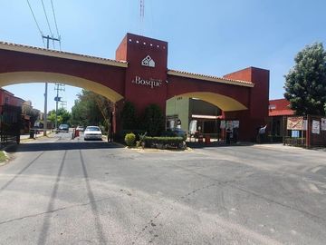Excelente casa en fraccionamiento cerrado en Tecámac a 5 min del aeropuerto.