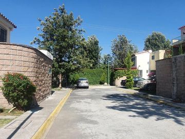 Excelente casa en fraccionamiento cerrado en Tecámac a 5 min del aeropuerto.