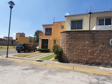 Excelente casa en fraccionamiento cerrado en Tecámac a 5 min del aeropuerto.