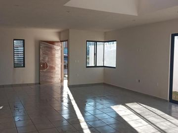 PRECIOSA CASA POR ESTRENAR EN LA TORTUGA, TEQUISQUIAPAN, QUERÉTARO. SUP. 285 m2