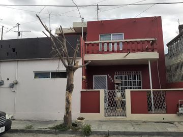 CASA VENTA CON LOCALES COMERCIALES LAS PUENTES SAN NICOLAS