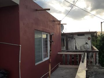 CASA VENTA CON LOCALES COMERCIALES LAS PUENTES SAN NICOLAS