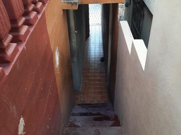 CASA VENTA CON LOCALES COMERCIALES LAS PUENTES SAN NICOLAS