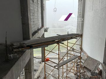 Casa en VENTA de 1,081 M2- Fraccionamiento SIERRA ALTA en CARRETERA NACIONAL en MONTERREY, 4 Niveles
