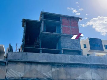 Casa en VENTA de 1,081 M2- Fraccionamiento SIERRA ALTA en CARRETERA NACIONAL en MONTERREY, 4 Niveles