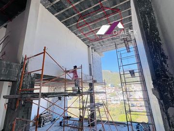 Casa en VENTA de 1,081 M2- Fraccionamiento SIERRA ALTA en CARRETERA NACIONAL en MONTERREY, 4 Niveles