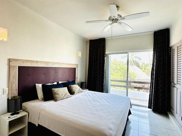 Penthouse de 1 recámara con rooftop privado y jacuzzi en venta Playa del Carmen