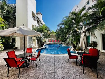 Penthouse de 1 recámara con rooftop privado y jacuzzi en venta Playa del Carmen