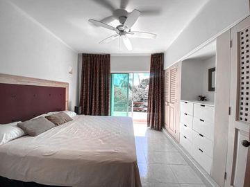 Penthouse de 1 recámara con rooftop privado y jacuzzi en venta Playa del Carmen