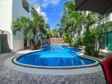 Penthouse de 1 recámara con rooftop privado y jacuzzi en venta Playa del Carmen