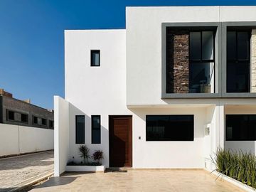 Casa en condominio en   Venta  parque Real Cuautlancingo puebla
