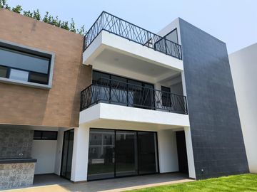 Casa en condominio en   Venta  parque Real Cuautlancingo puebla