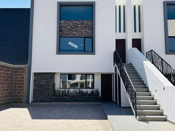 Casa en condominio en   Venta  parque Real Cuautlancingo puebla