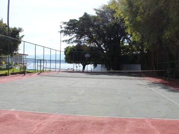CASA CON CANCHA DE TENIS EN VENTA TEQUES