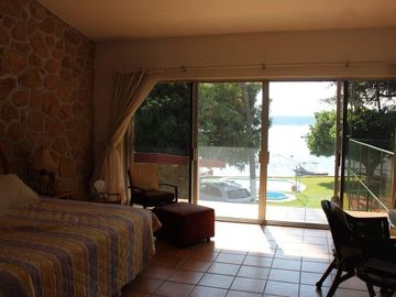 CASA CON CANCHA DE TENIS EN VENTA TEQUES