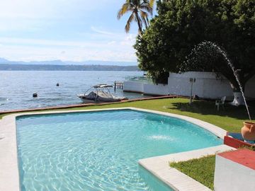 CASA CON CANCHA DE TENIS EN VENTA TEQUES